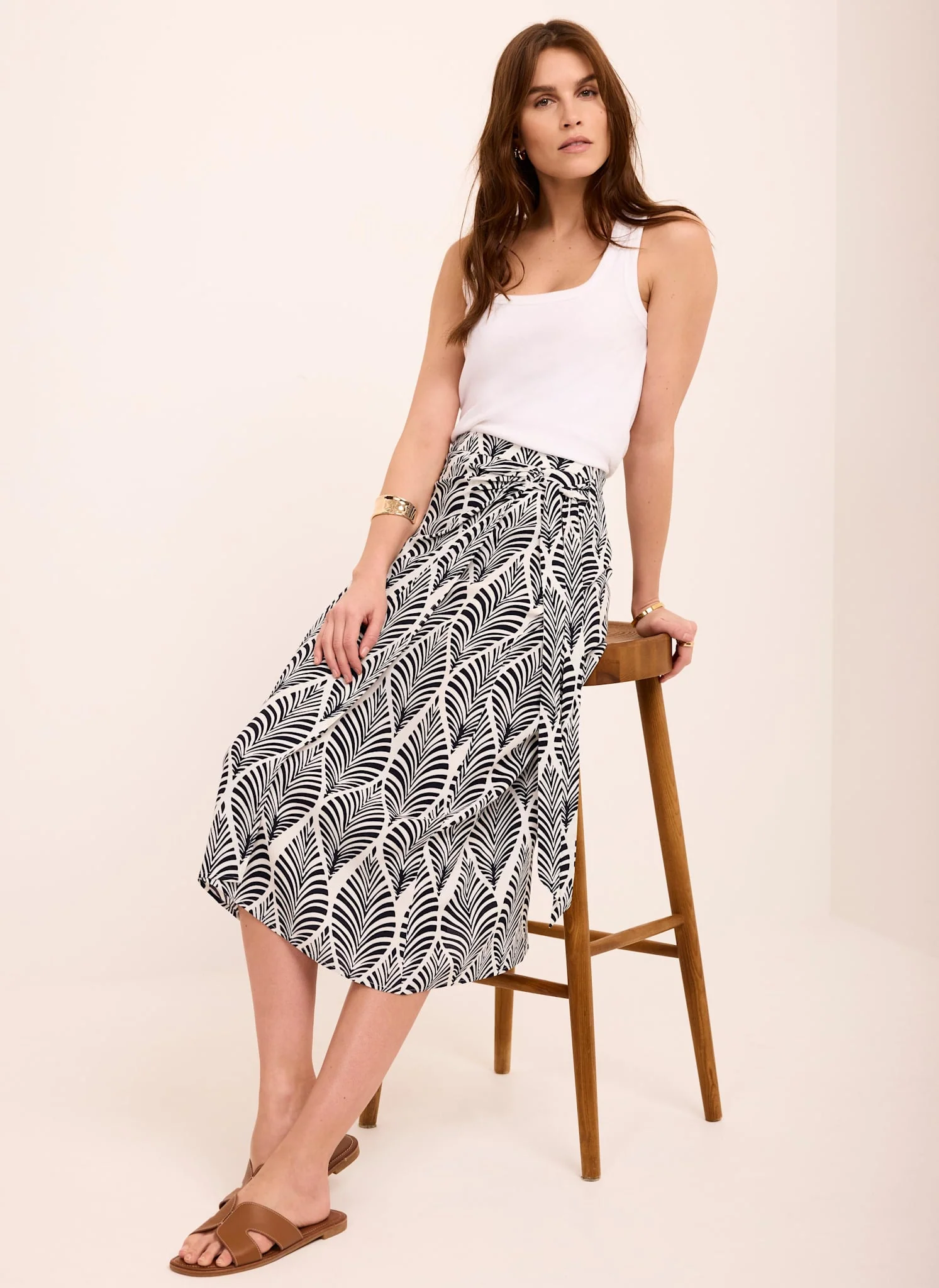 5040-navy-leaf-print-wrap-midi-skirt-1.webp Navy Leaf Print Wrap Midi Skirt