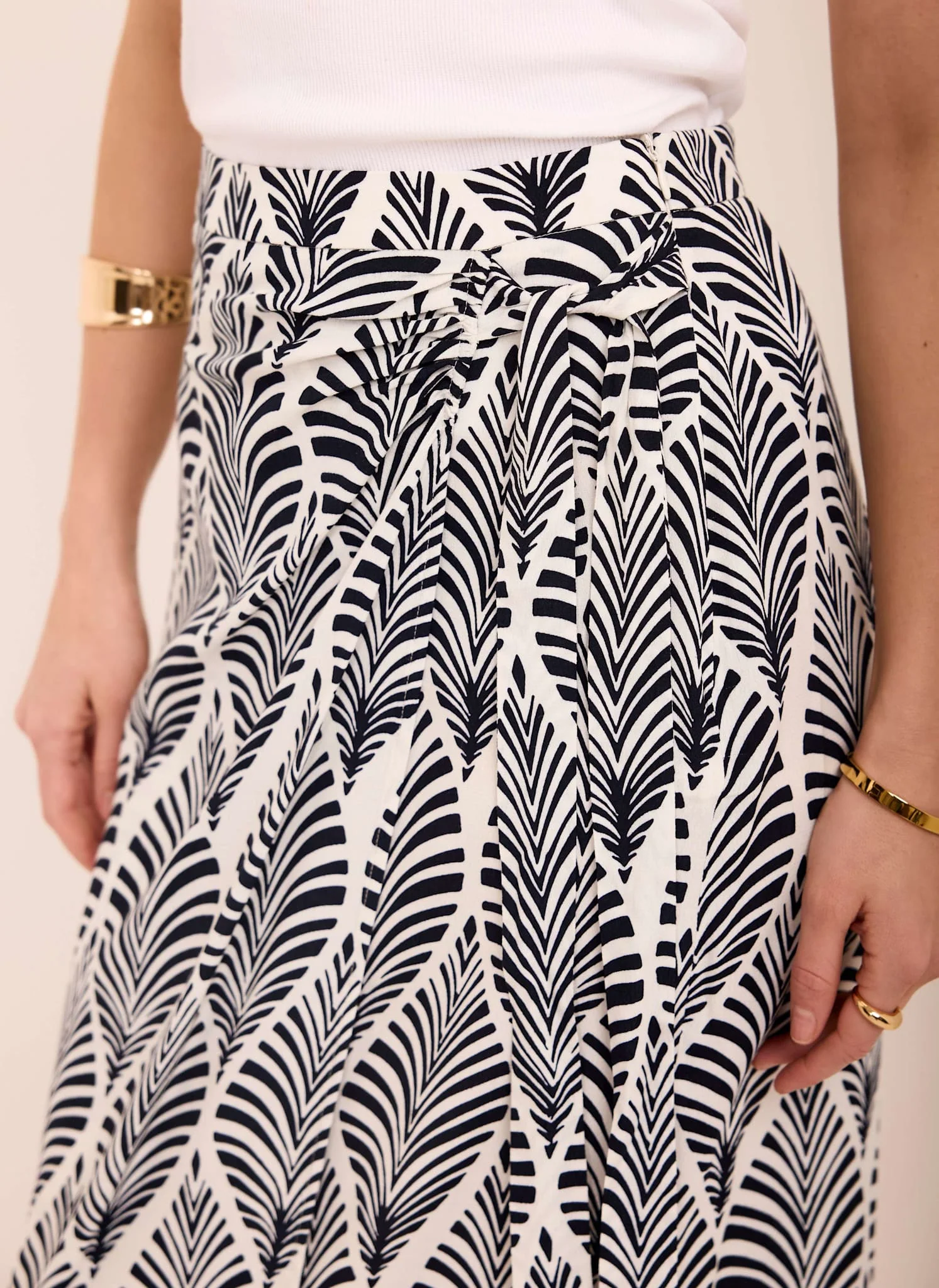 5040-navy-leaf-print-wrap-midi-skirt-4.webp Navy Leaf Print Wrap Midi Skirt