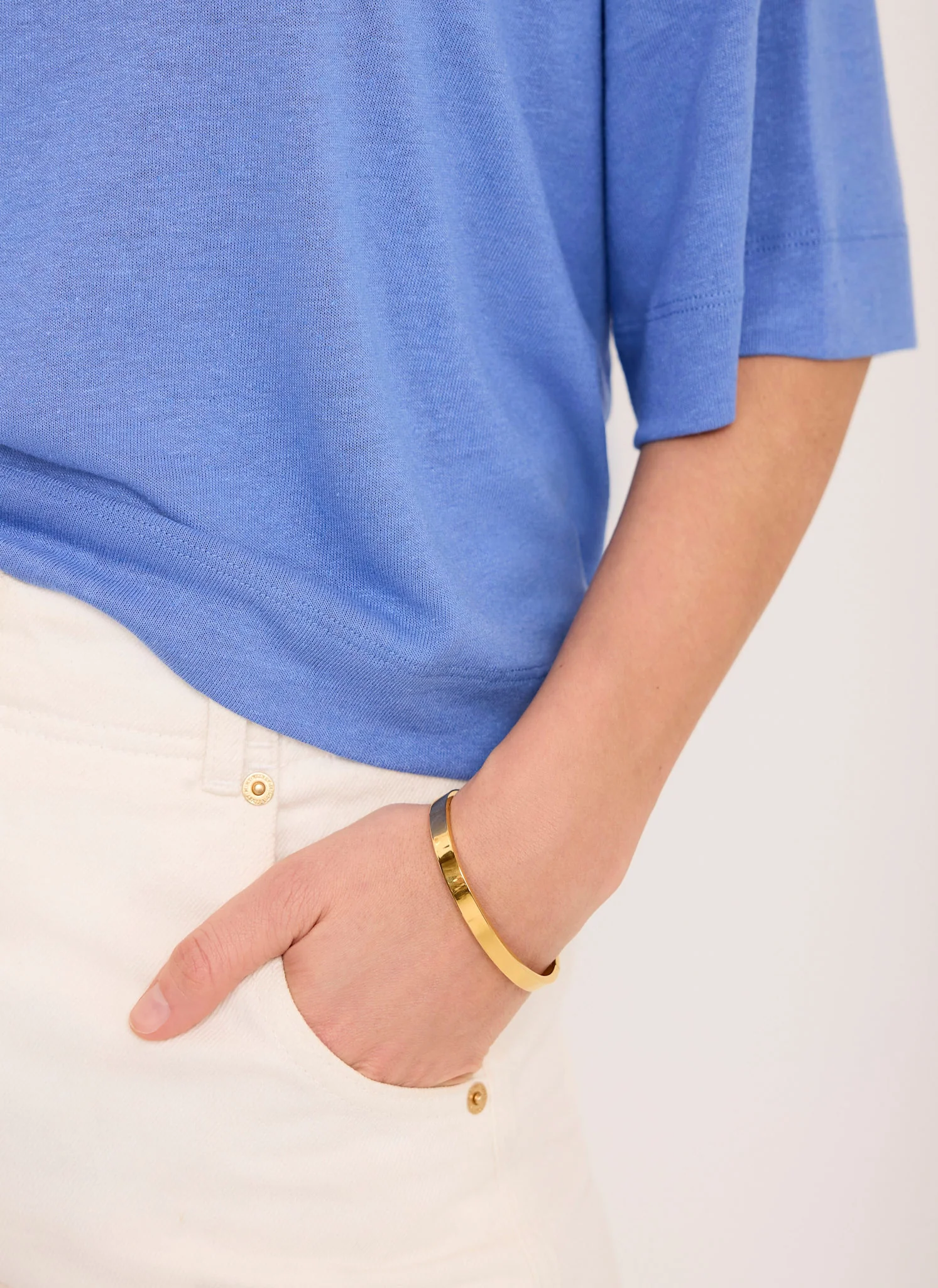 5060-blue-linen-blend-boxy-t-shirt-5.webp Blue Linen Blend Boxy T-Shirt