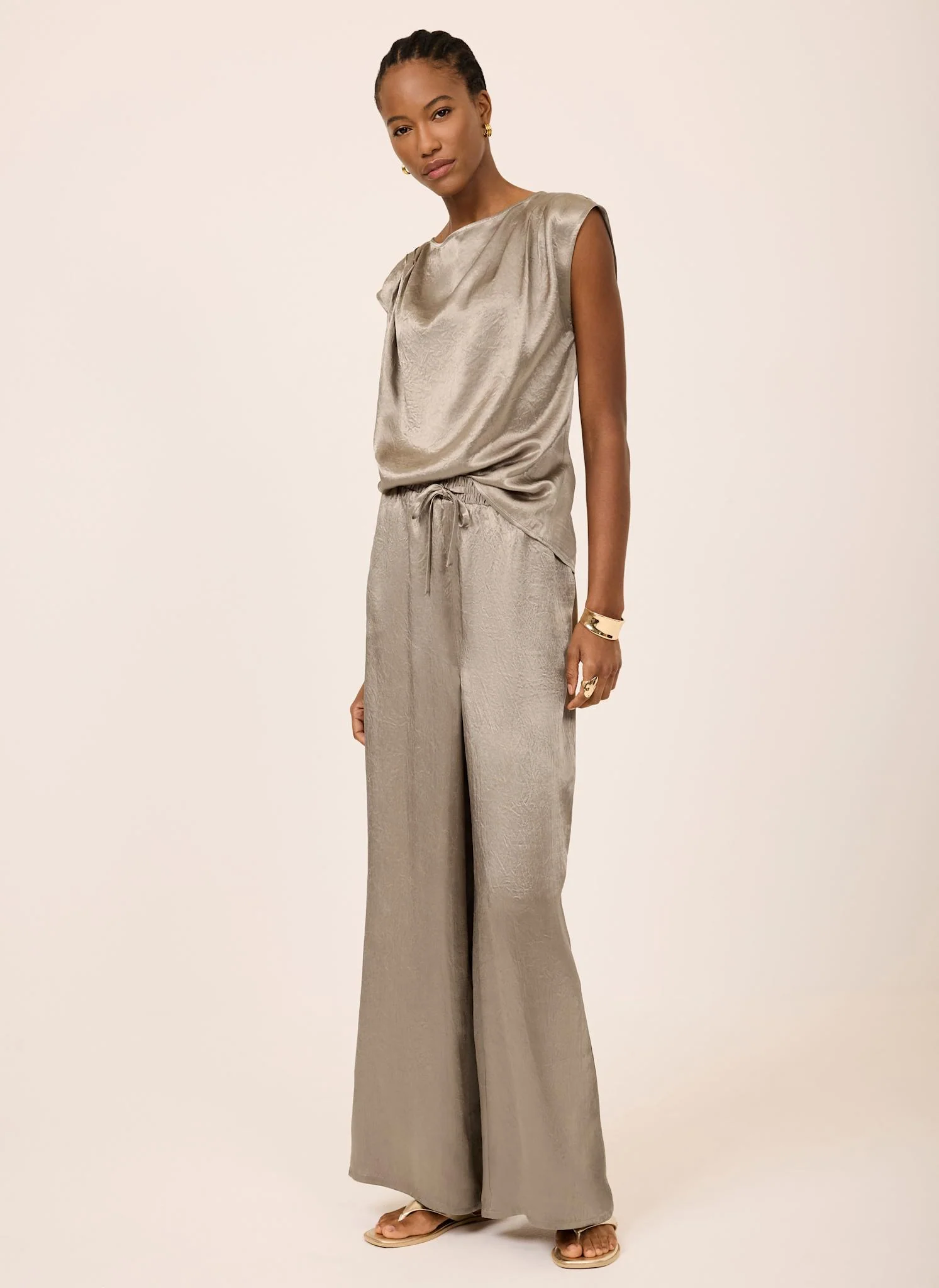 5248-gold-metallic-satin-wide-trousers-5.webp Gold Metallic Satin Wide Trousers