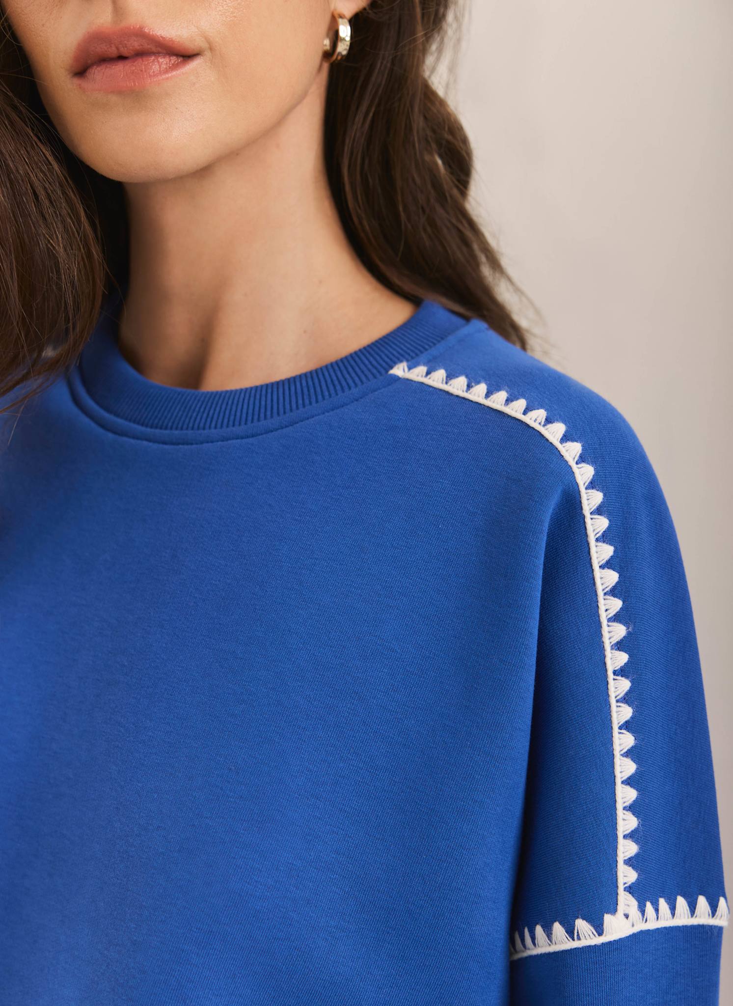 5440-blue-whipstitch-detail-sweatshirt-4.jpg Blue Whipstitch Detail Sweatshirt