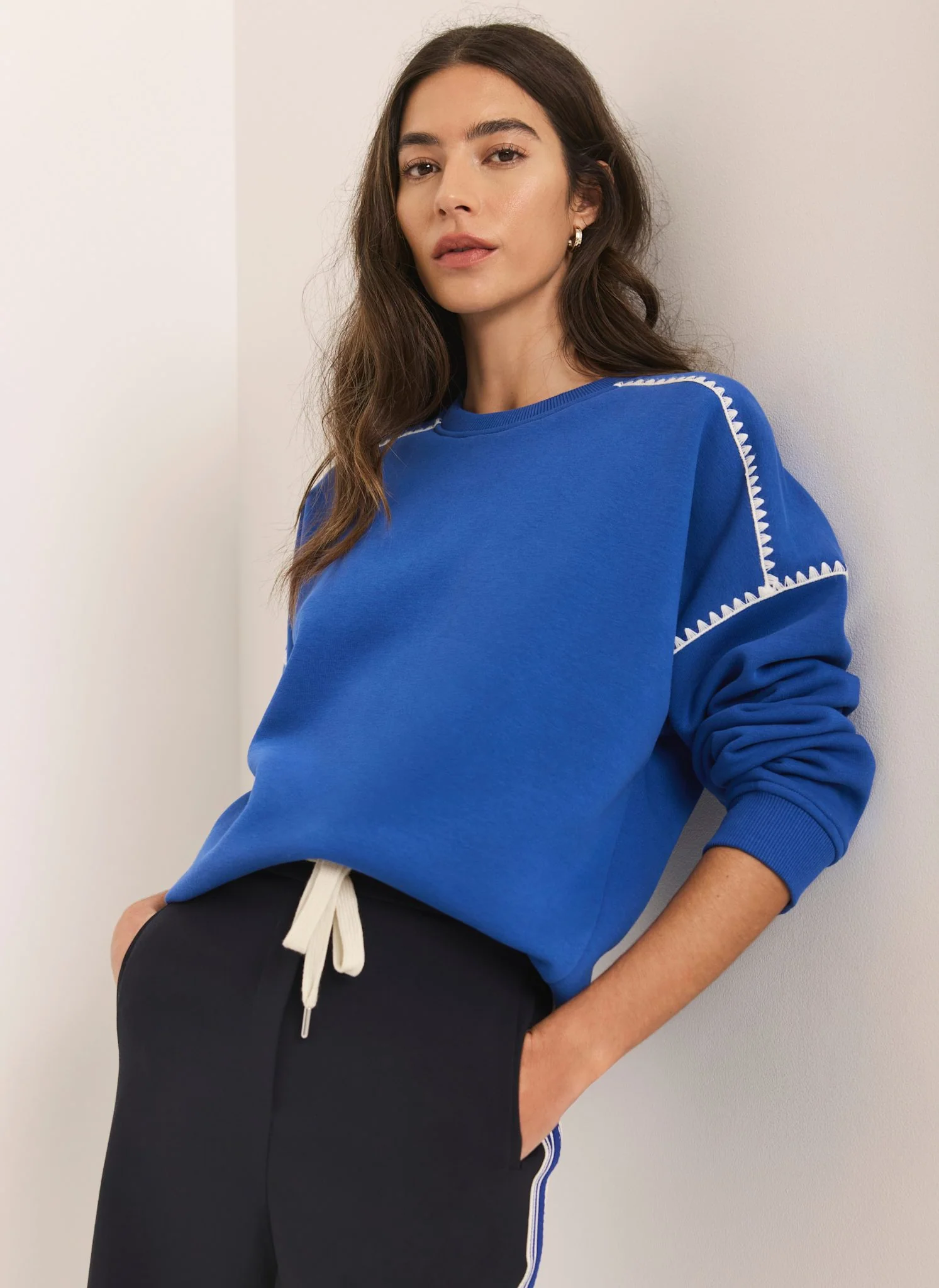 5440-blue-whipstitch-detail-sweatshirt-5.webp Blue Whipstitch Detail Sweatshirt