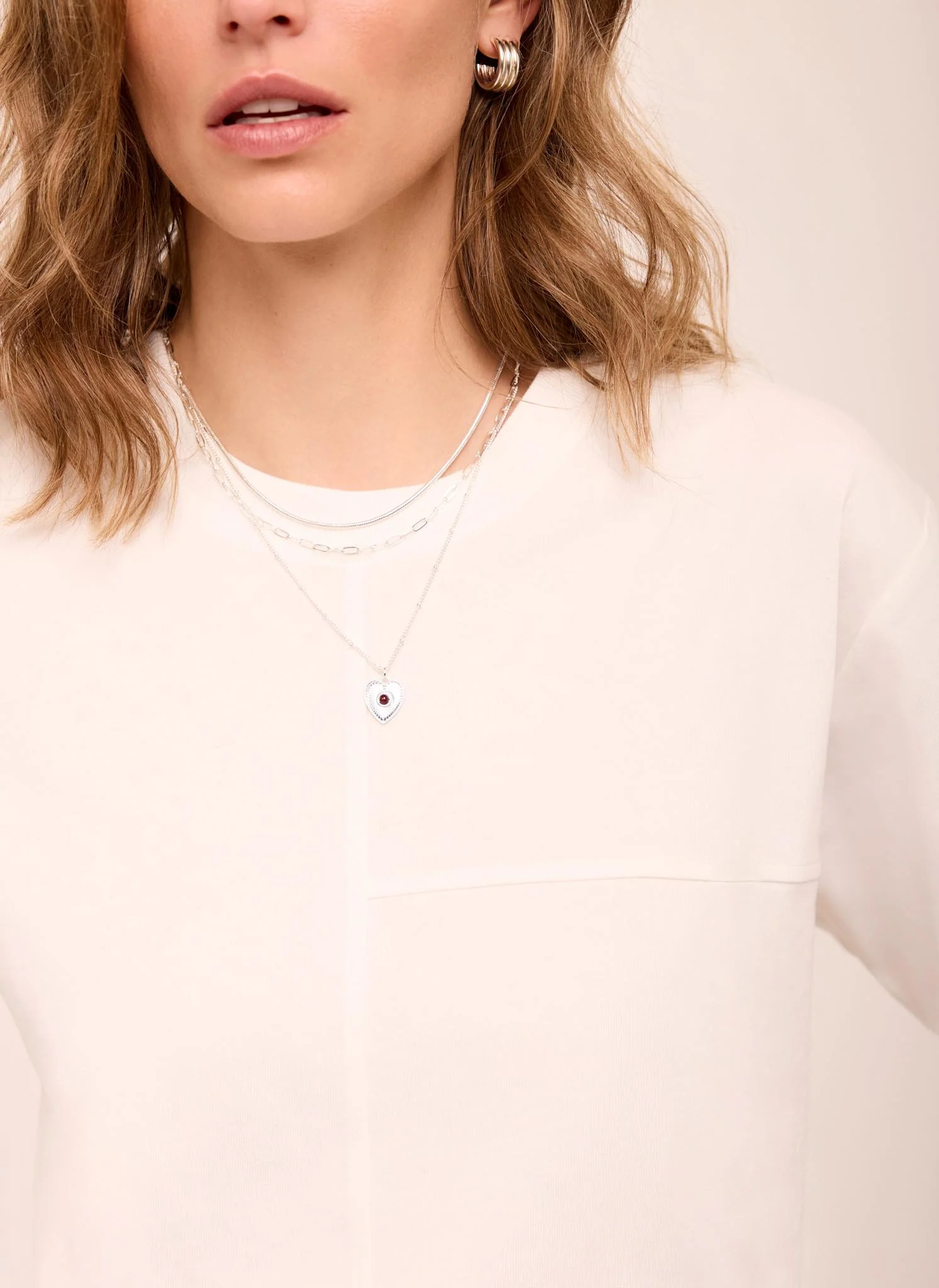 556-white-cotton-seam-detail-t-shirt-2.webp White Cotton Seam Detail T-shirt