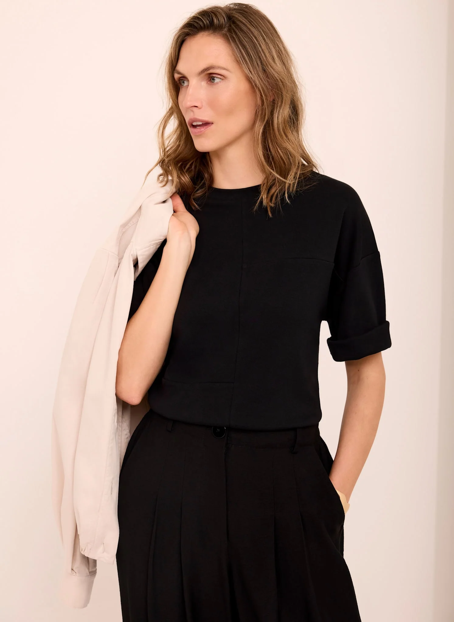 562-black-cotton-seam-detail-t-shirt-1.webp Black Cotton Seam Detail T-shirt