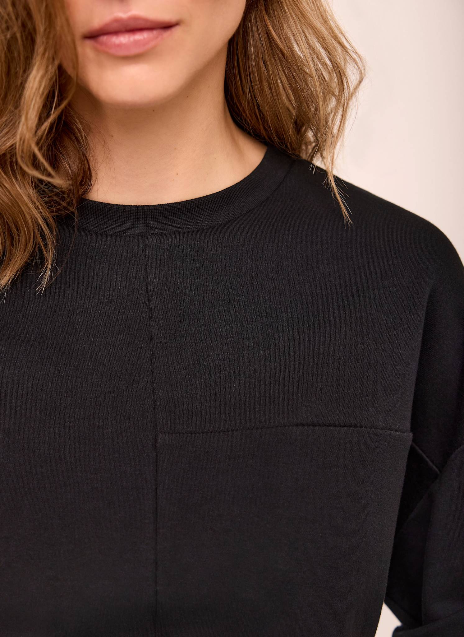 562-black-cotton-seam-detail-t-shirt-4.jpg Black Cotton Seam Detail T-shirt