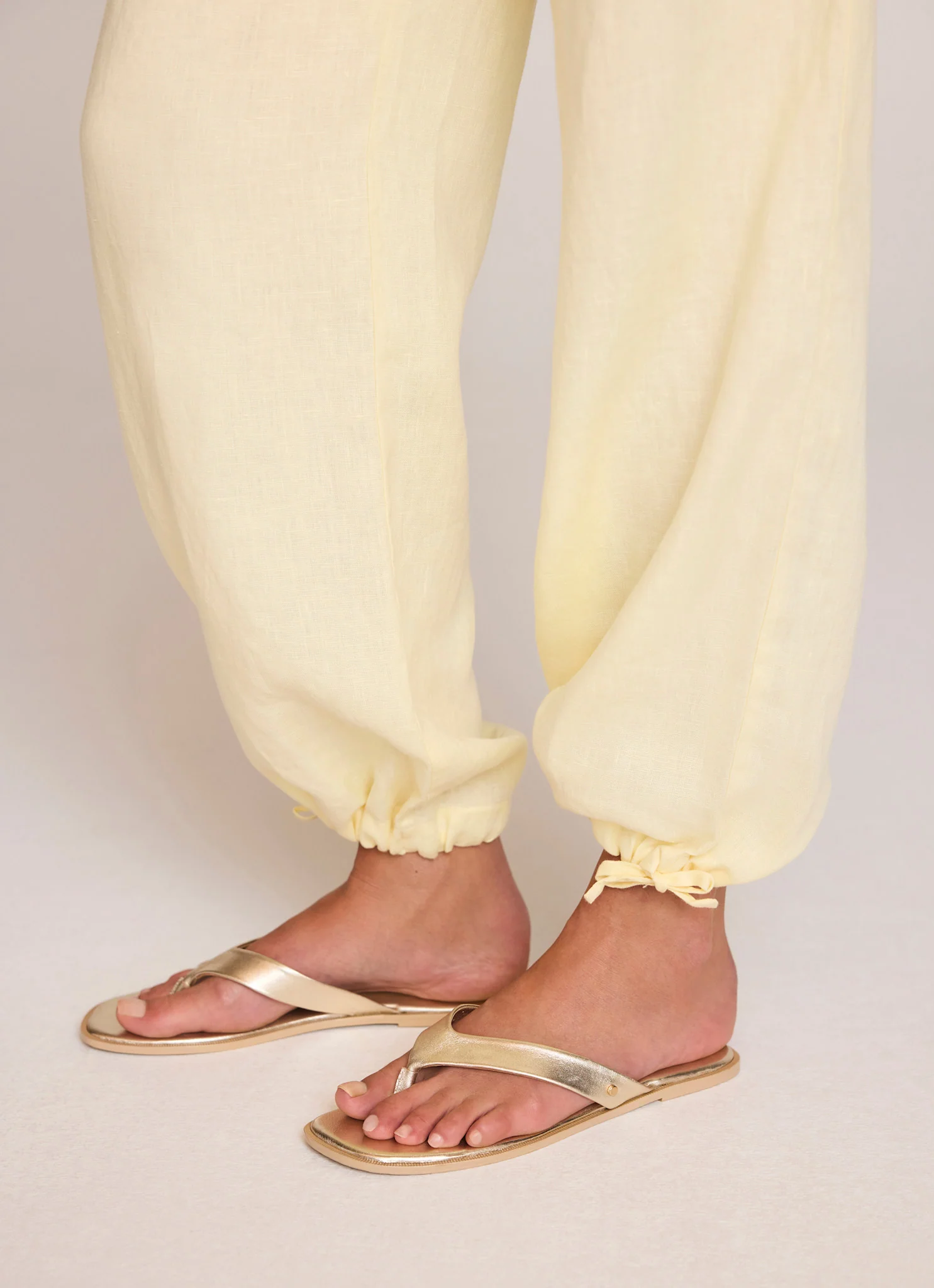 6958-yellow-linen-balloon-trousers-4.webp Yellow Linen Balloon Trousers