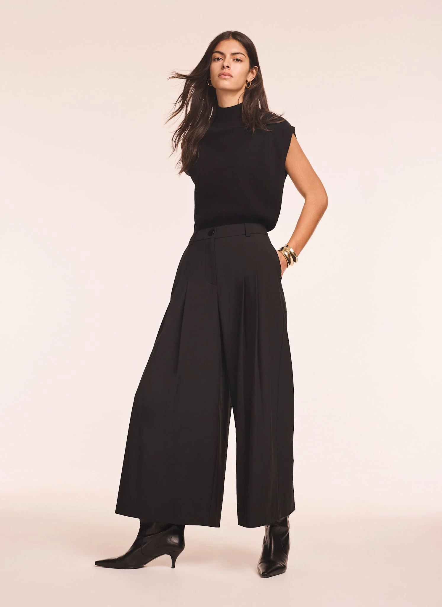 7544-black-pleat-detail-crop-wide-trousers-1.webp Black Pleat Detail Crop Wide Trousers