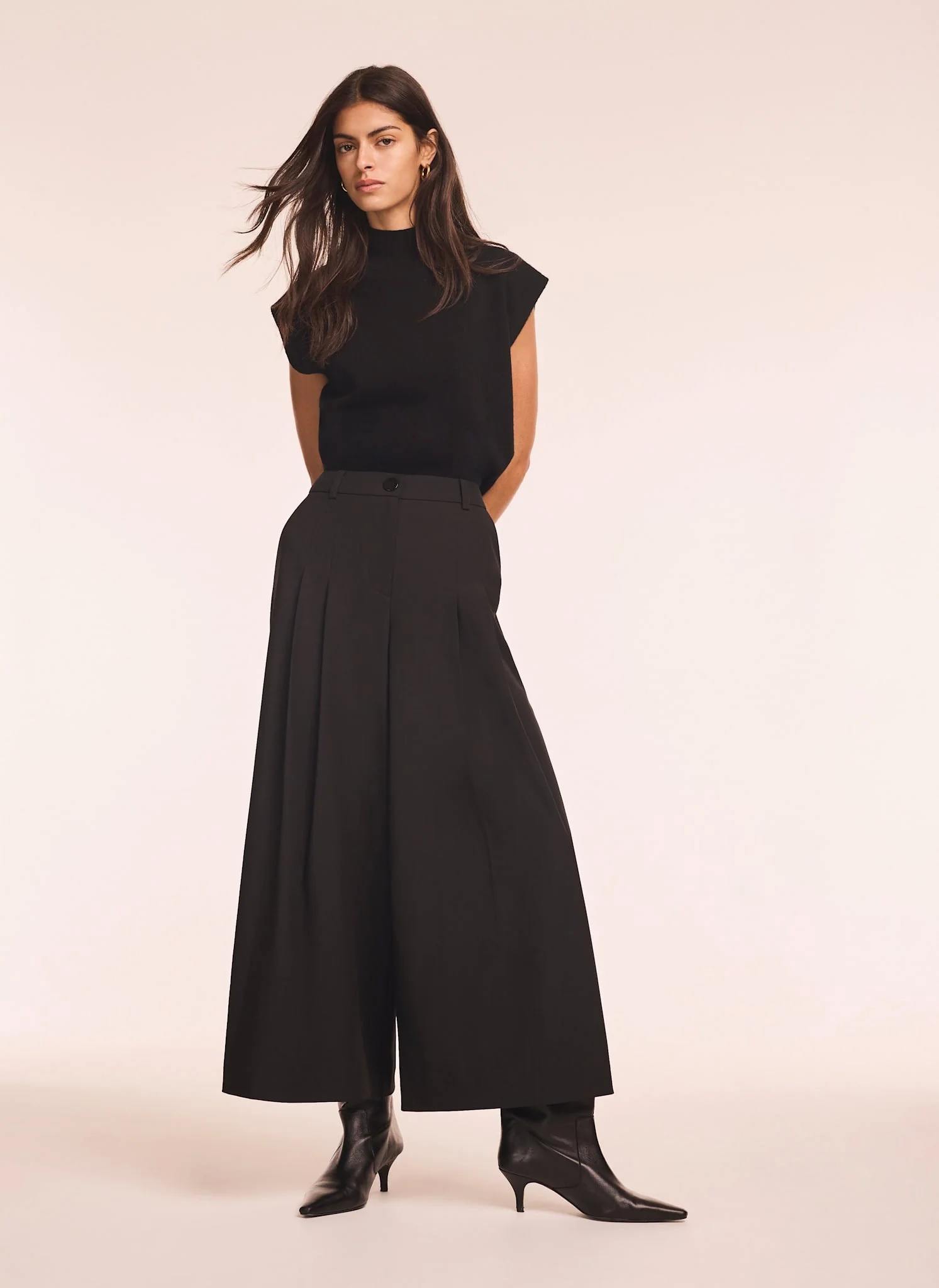 7544-black-pleat-detail-crop-wide-trousers-2.webp Black Pleat Detail Crop Wide Trousers