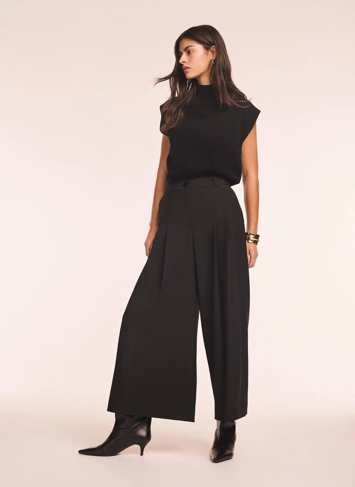 7544-black-pleat-detail-crop-wide-trousers-3.webp Black Pleat Detail Crop Wide Trousers