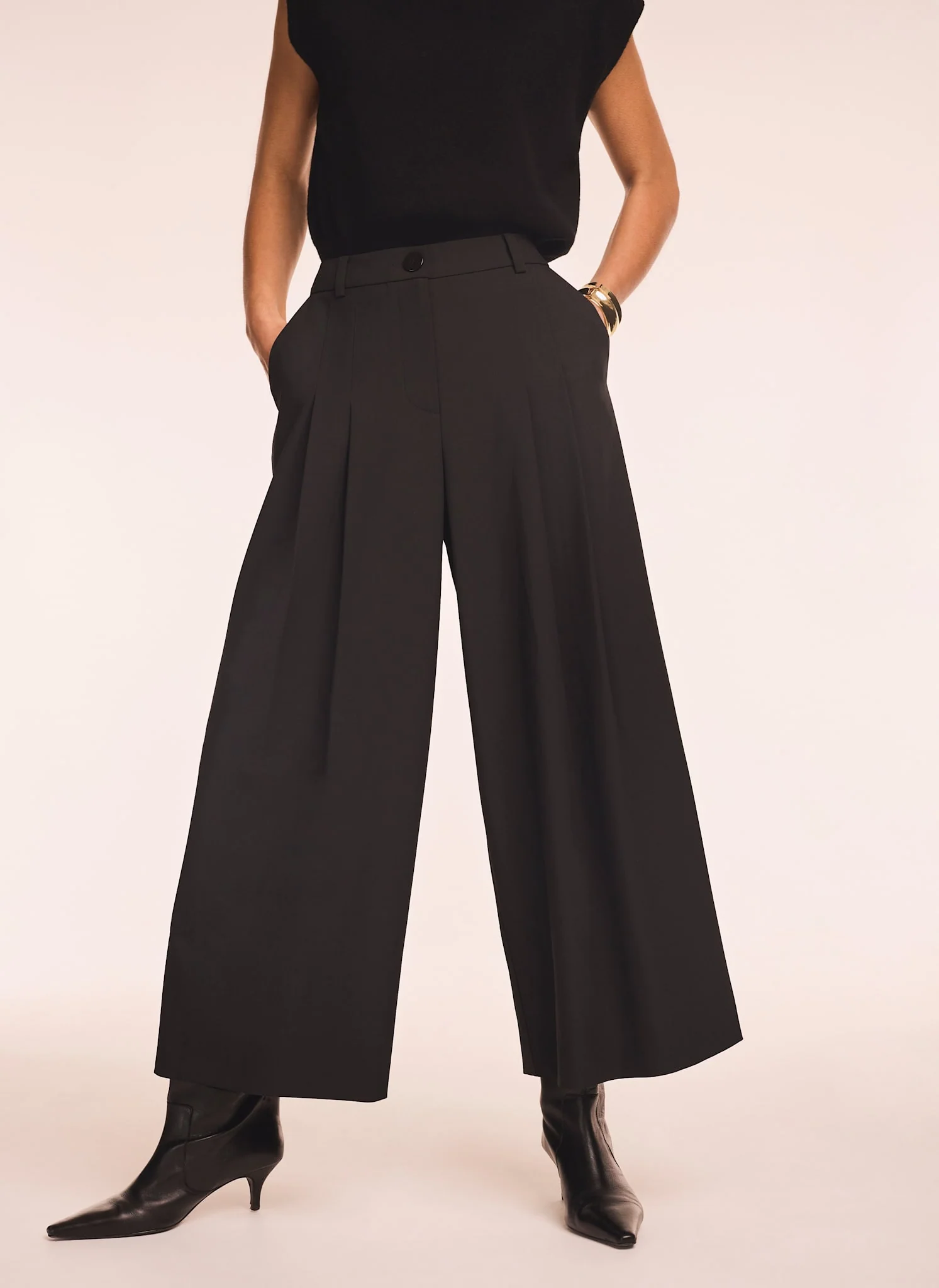 7544-black-pleat-detail-crop-wide-trousers-4.webp Black Pleat Detail Crop Wide Trousers