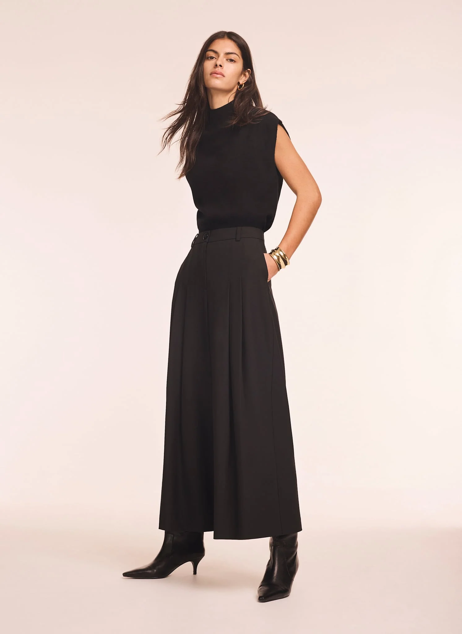 7544-black-pleat-detail-crop-wide-trousers-5.webp Black Pleat Detail Crop Wide Trousers