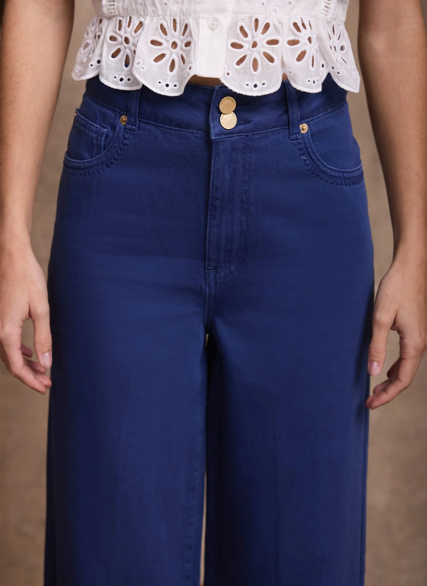 7566-blue-washed-refined-wide-jeans-4.webp Blue Washed Refined Wide Jeans