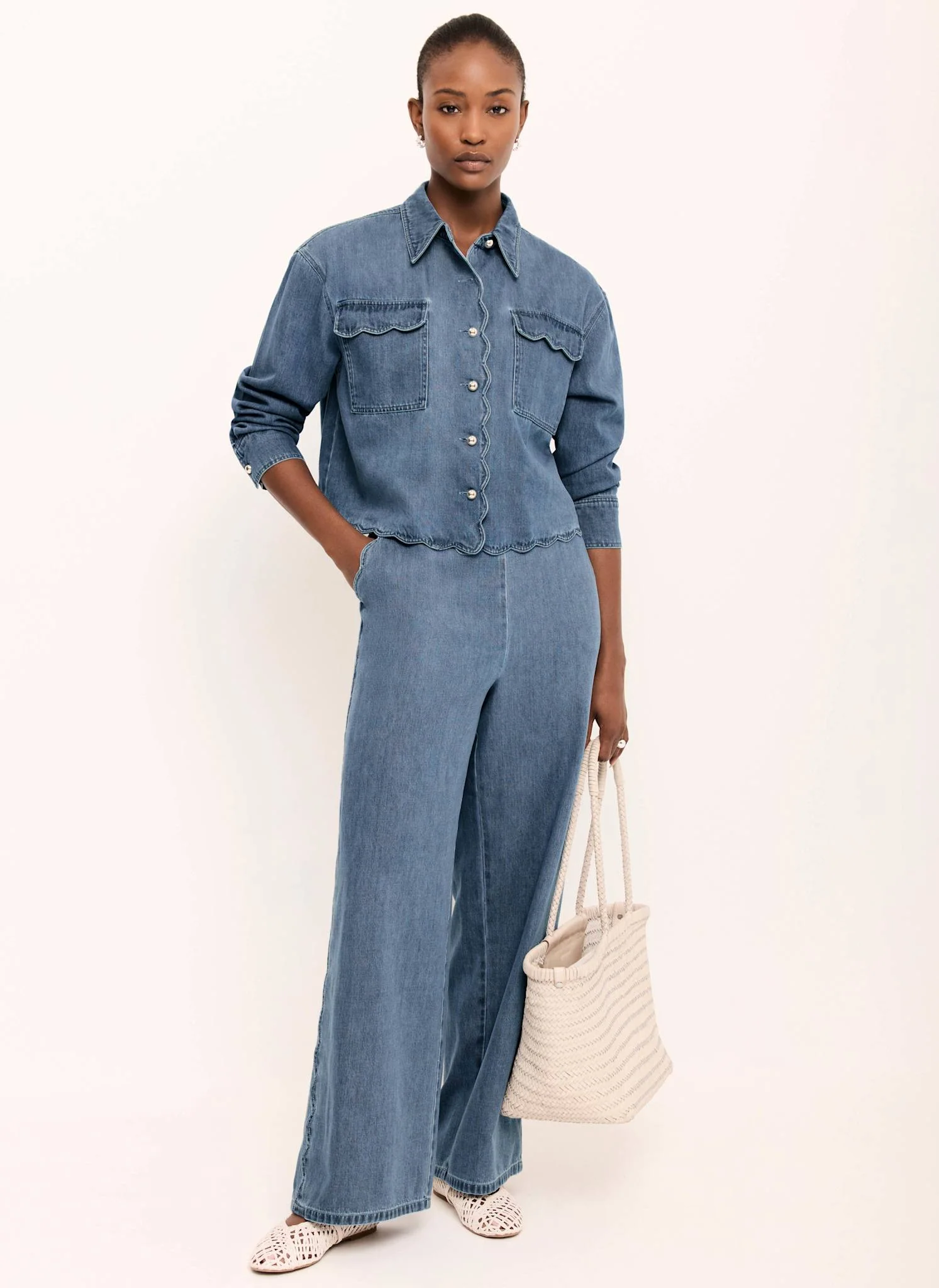 7610-indigo-scallop-trim-wide-jeans-5.webp Indigo Scallop Trim Wide Jeans