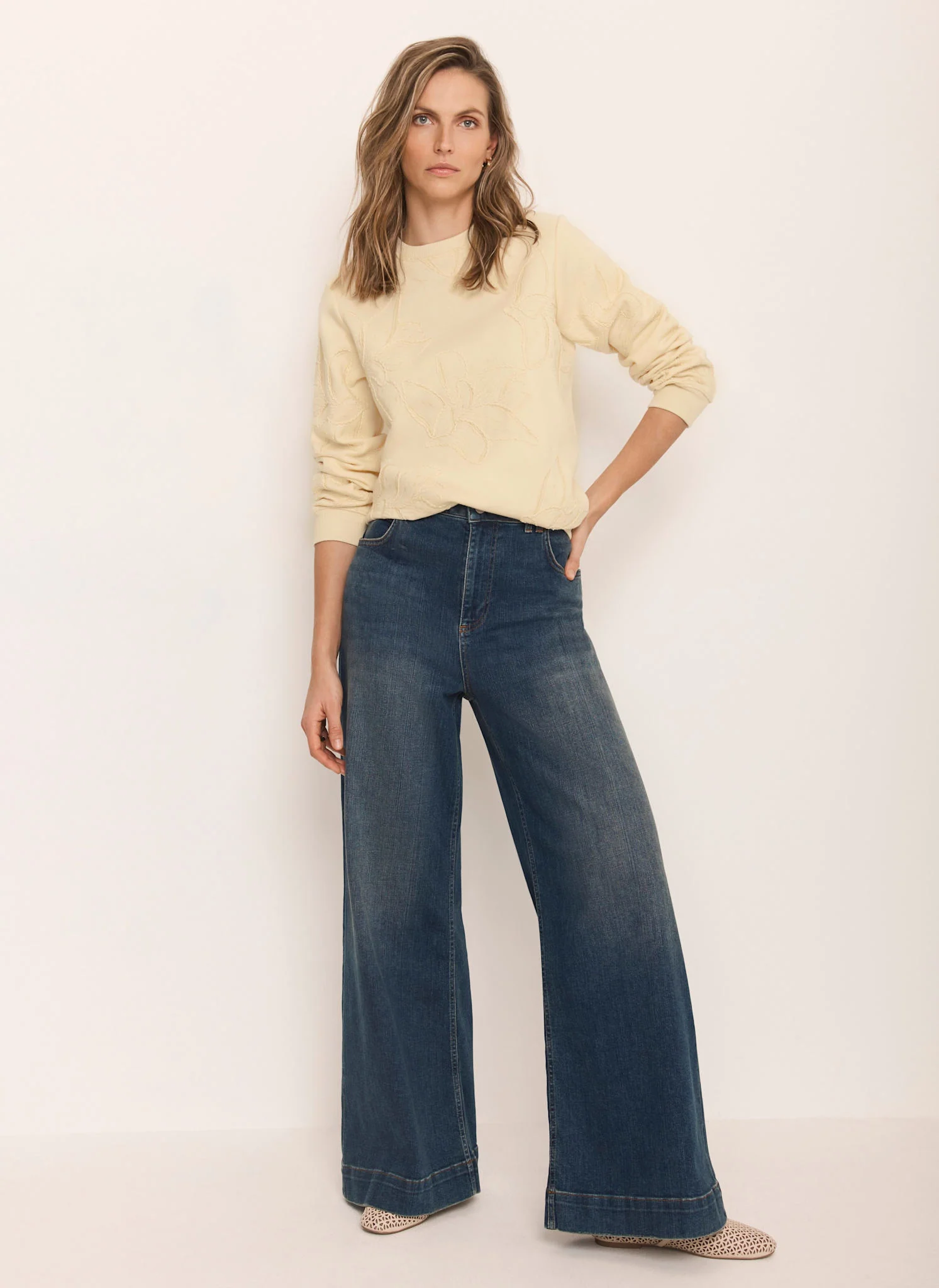 7838-butter-yellow-embroidered-sweatshirt-5.webp Butter Yellow Embroidered Sweatshirt