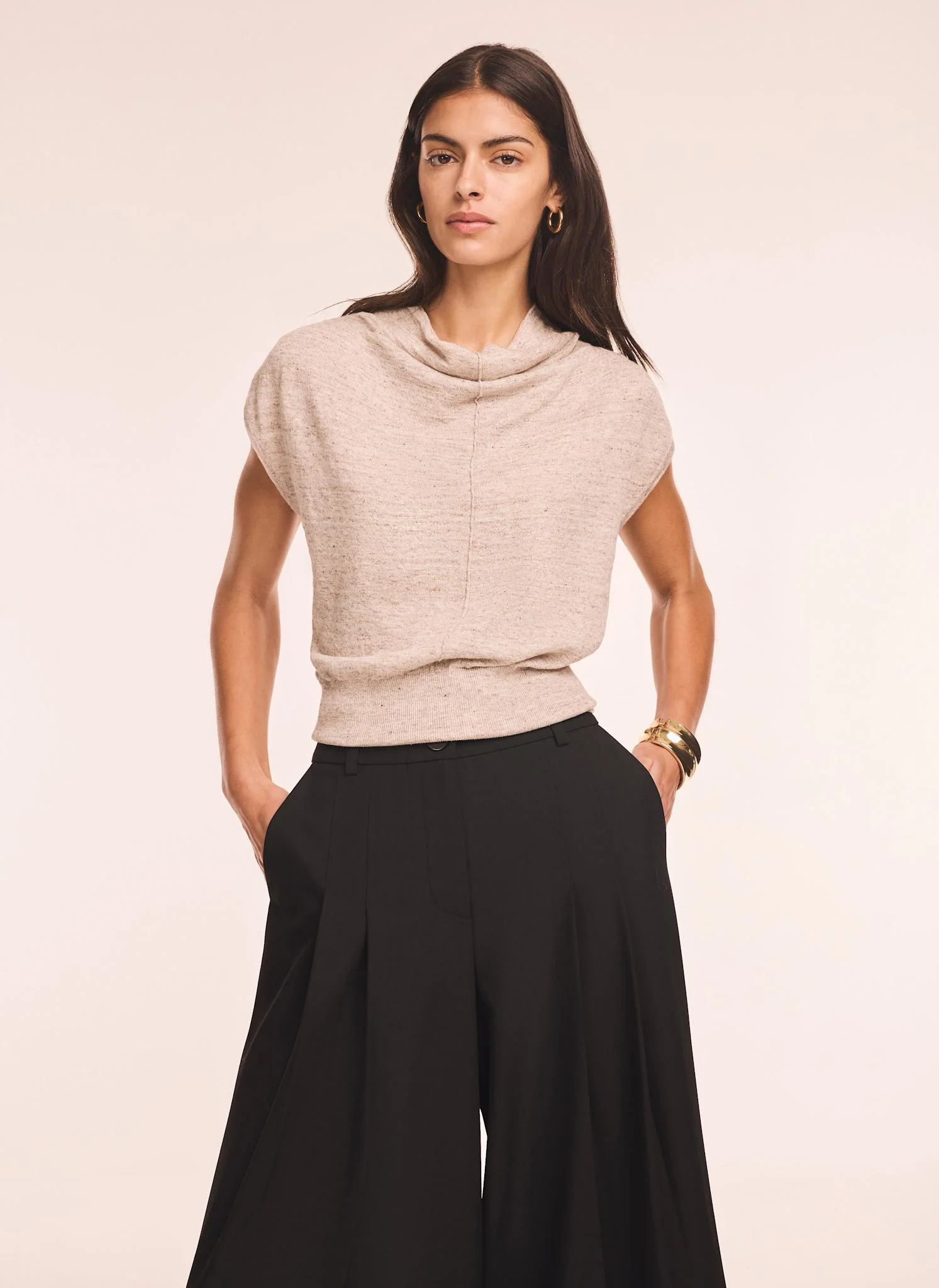 8066-neutral-linen-blend-sleeveless-knit-top-1.webp Neutral Linen Blend Sleeveless Knit Top