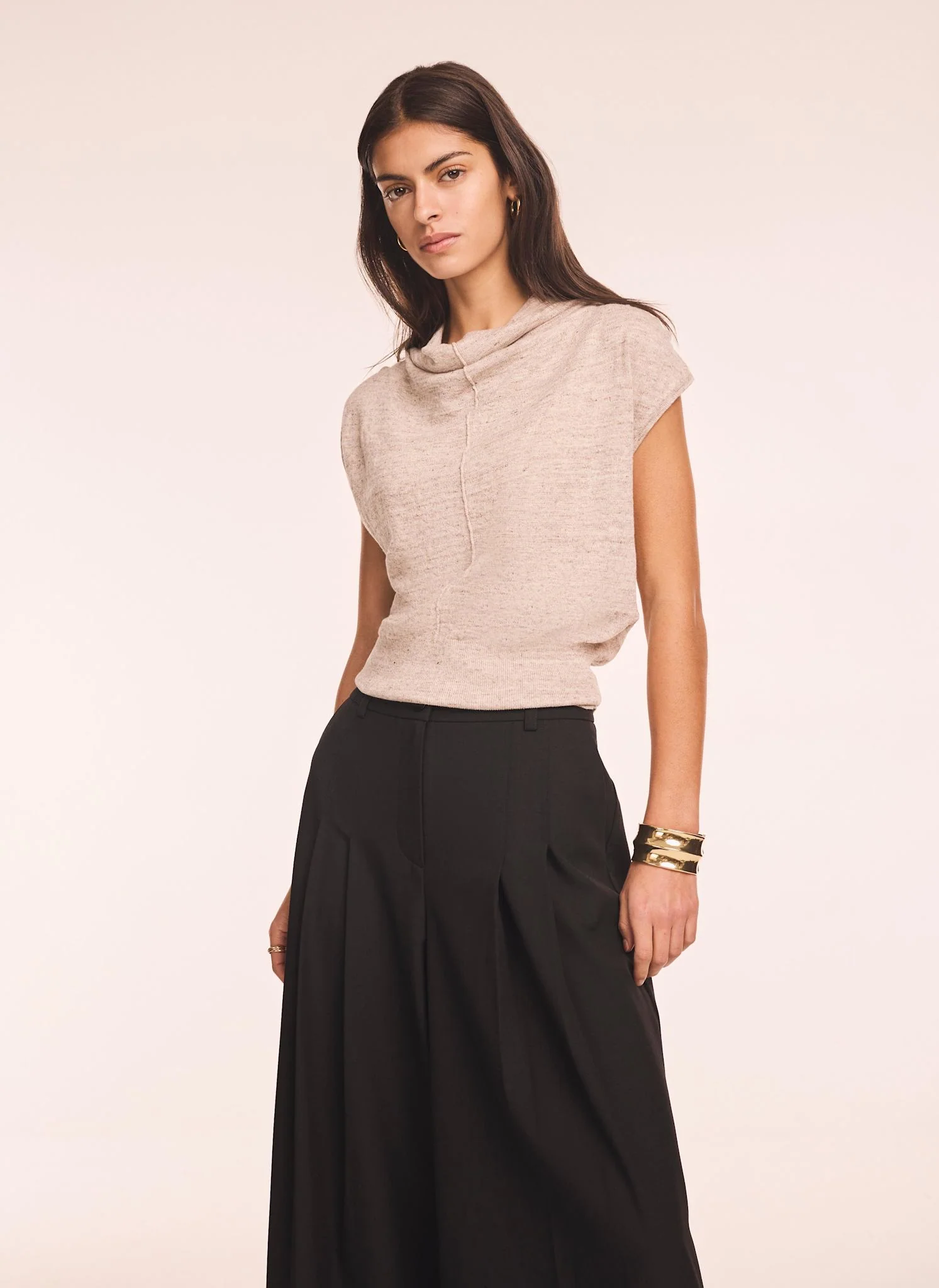 8066-neutral-linen-blend-sleeveless-knit-top-6.webp Neutral Linen Blend Sleeveless Knit Top