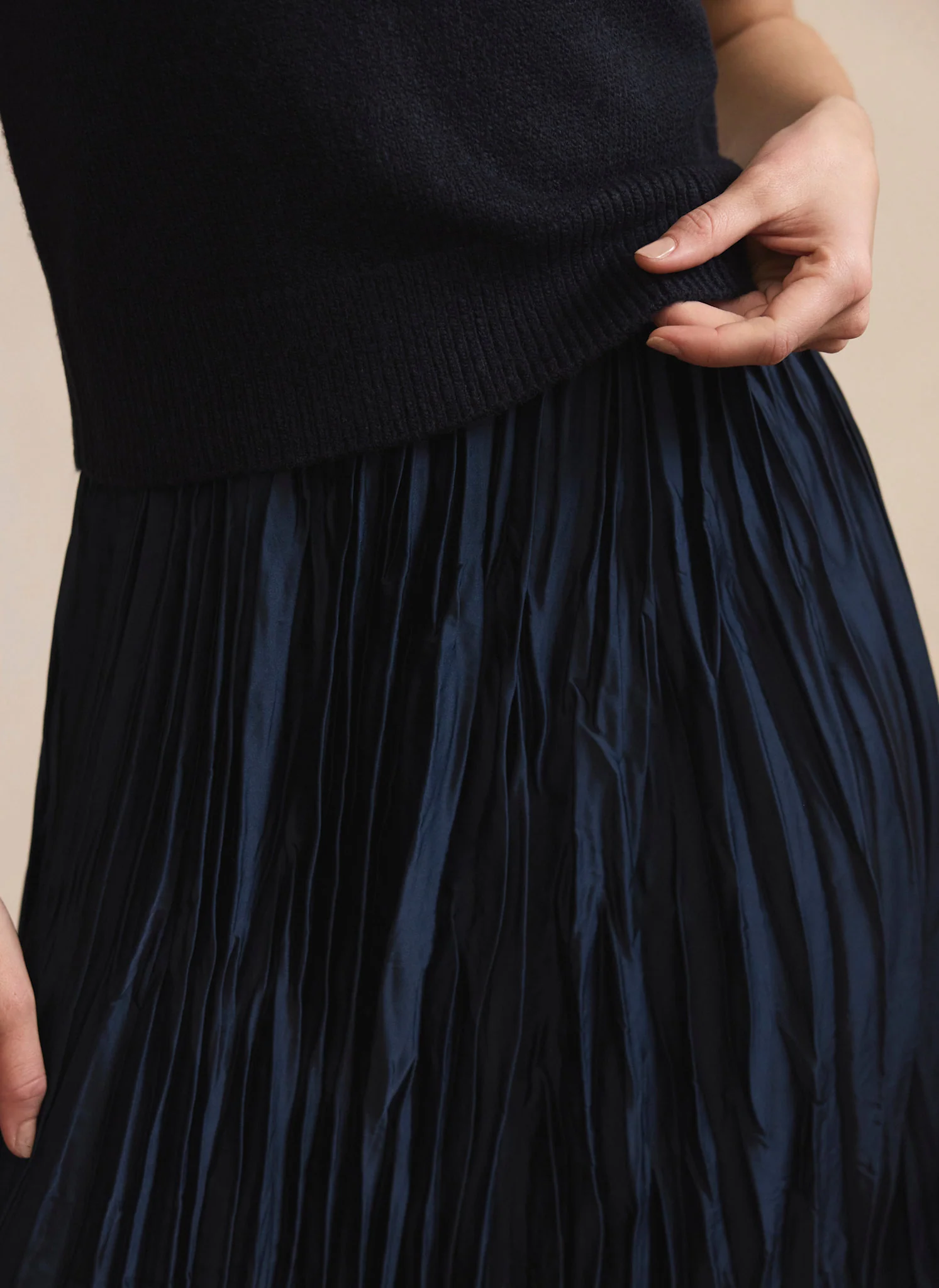 8312-navy-knit-puff-sleeve-maxi-dress-4.webp Navy Knit Puff Sleeve Maxi Dress