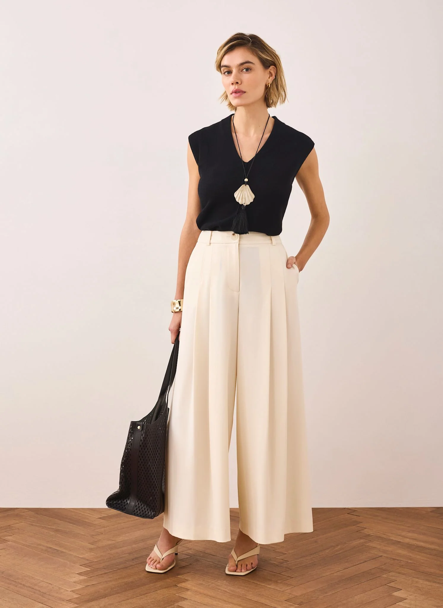 8472-cream-pleated-cropped-wide-trousers-1.webp Cream Pleated Cropped Wide Trousers