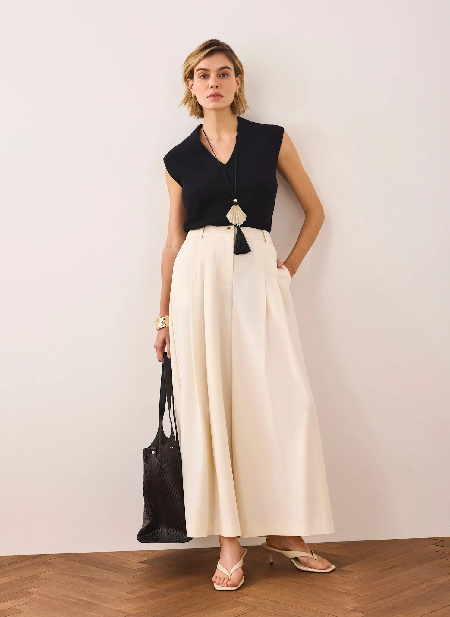 8472-cream-pleated-cropped-wide-trousers-2.webp Cream Pleated Cropped Wide Trousers