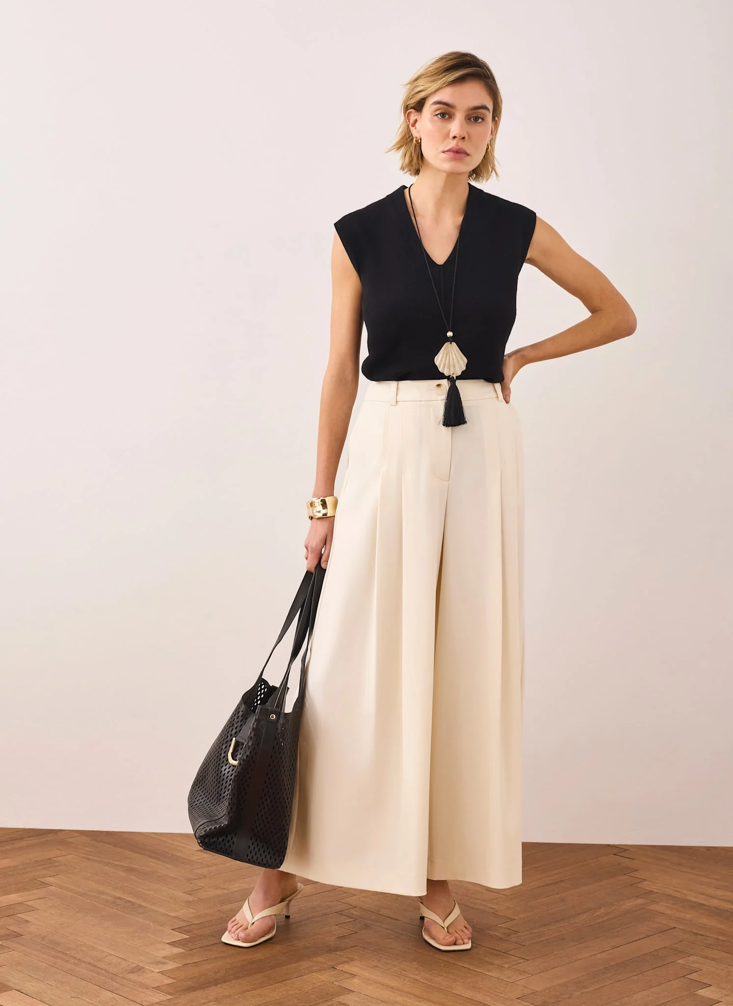 8472-cream-pleated-cropped-wide-trousers-3.webp Cream Pleated Cropped Wide Trousers