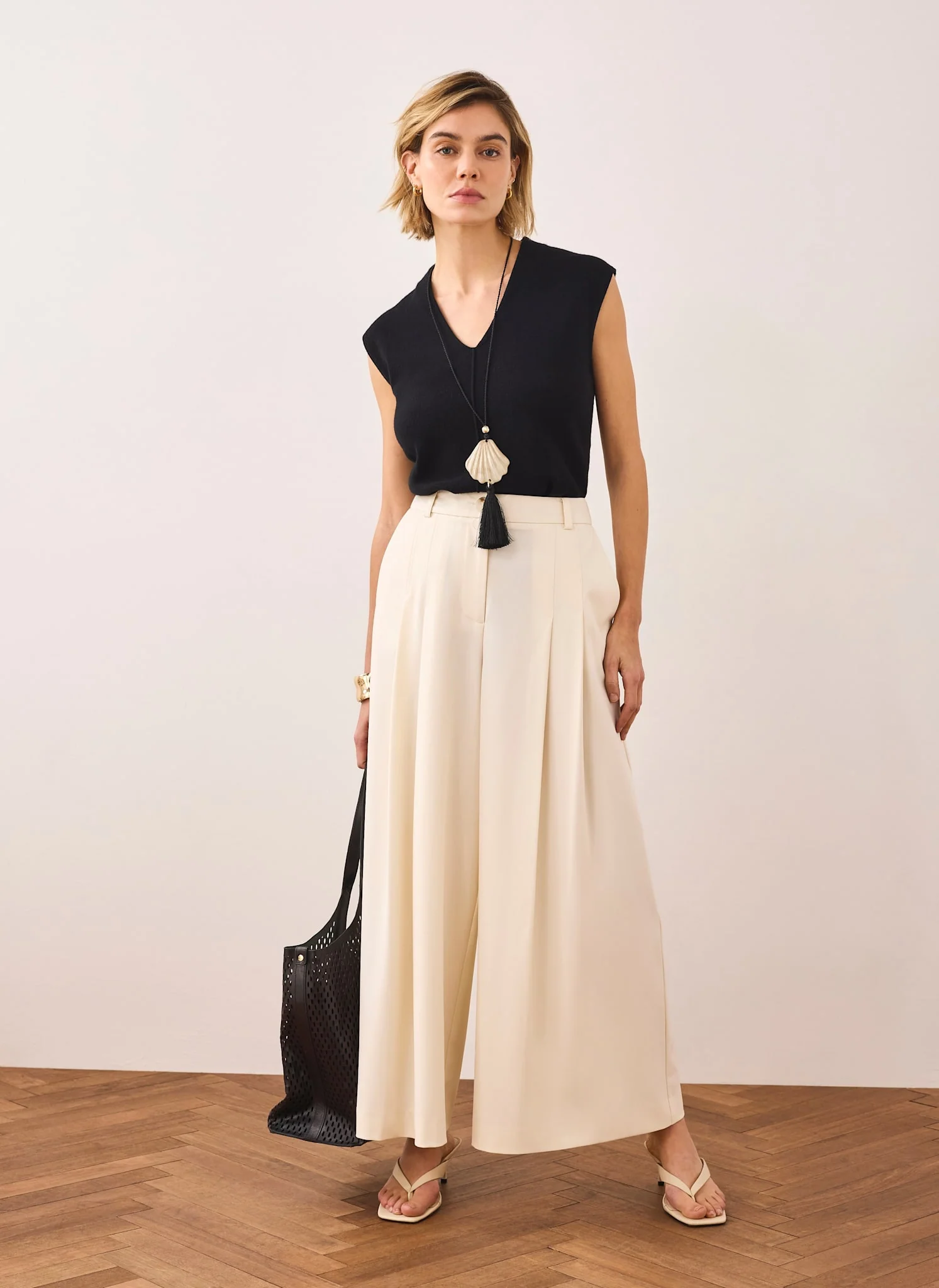 8472-cream-pleated-cropped-wide-trousers-5.webp Cream Pleated Cropped Wide Trousers
