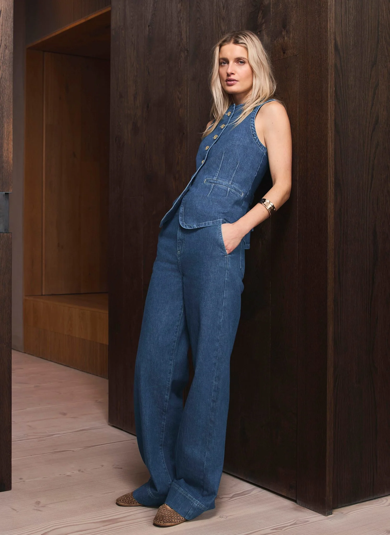 8494-mid-indigo-buckle-detail-wide-jeans-4.webp Mid Indigo Buckle Detail Wide Jeans