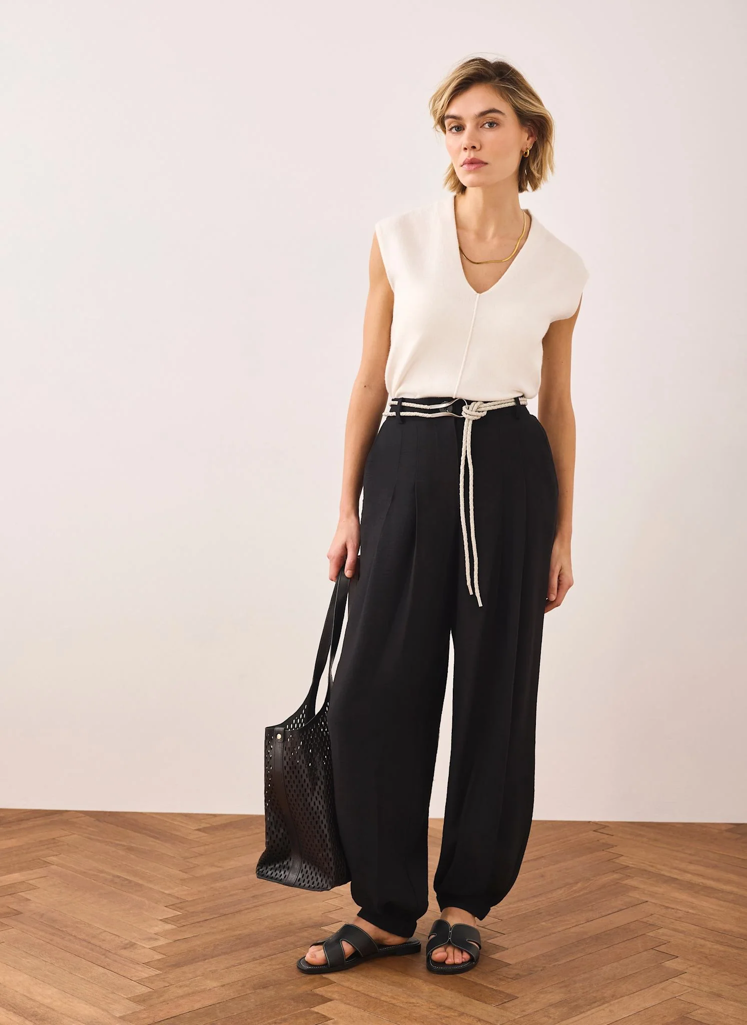 8848-black-soft-balloon-trousers-2.webp Black Soft Balloon Trousers