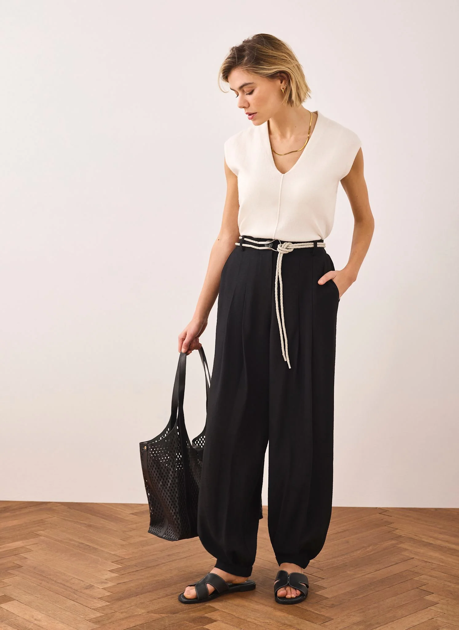 8848-black-soft-balloon-trousers-3.webp Black Soft Balloon Trousers