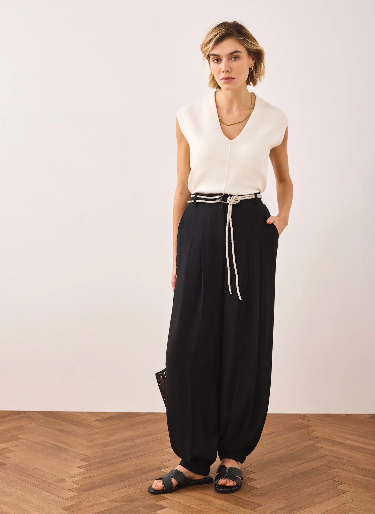 8848-black-soft-balloon-trousers-4.webp Black Soft Balloon Trousers