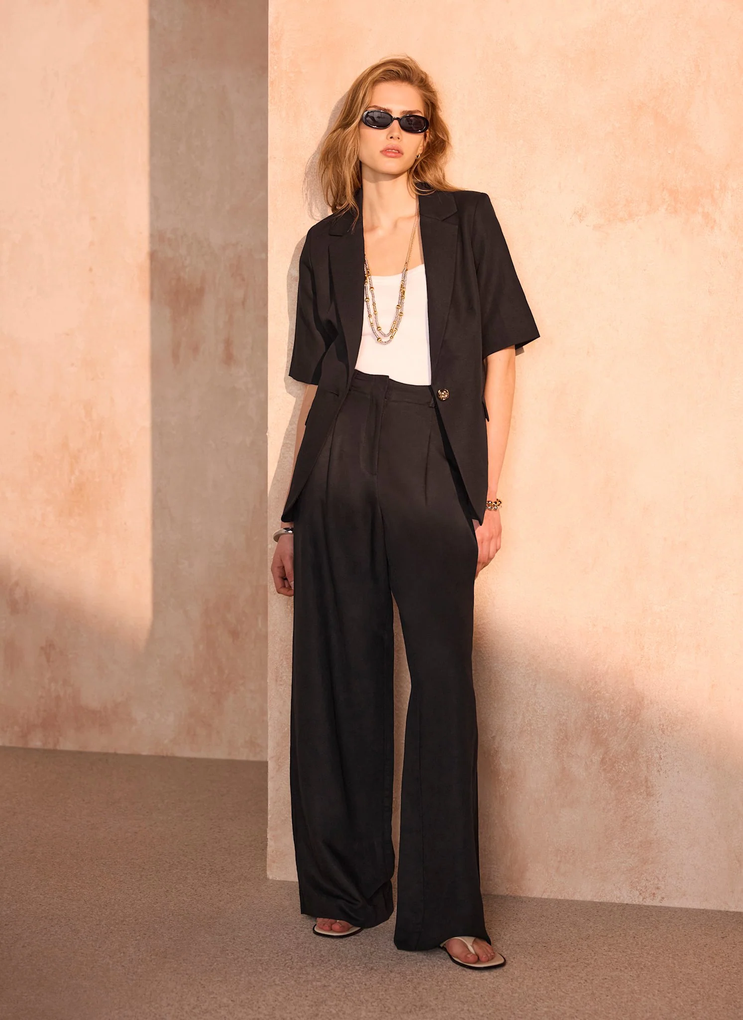 890-black-linen-blend-short-sleeve-blazer-3.webp Black Linen Blend Short Sleeve Blazer