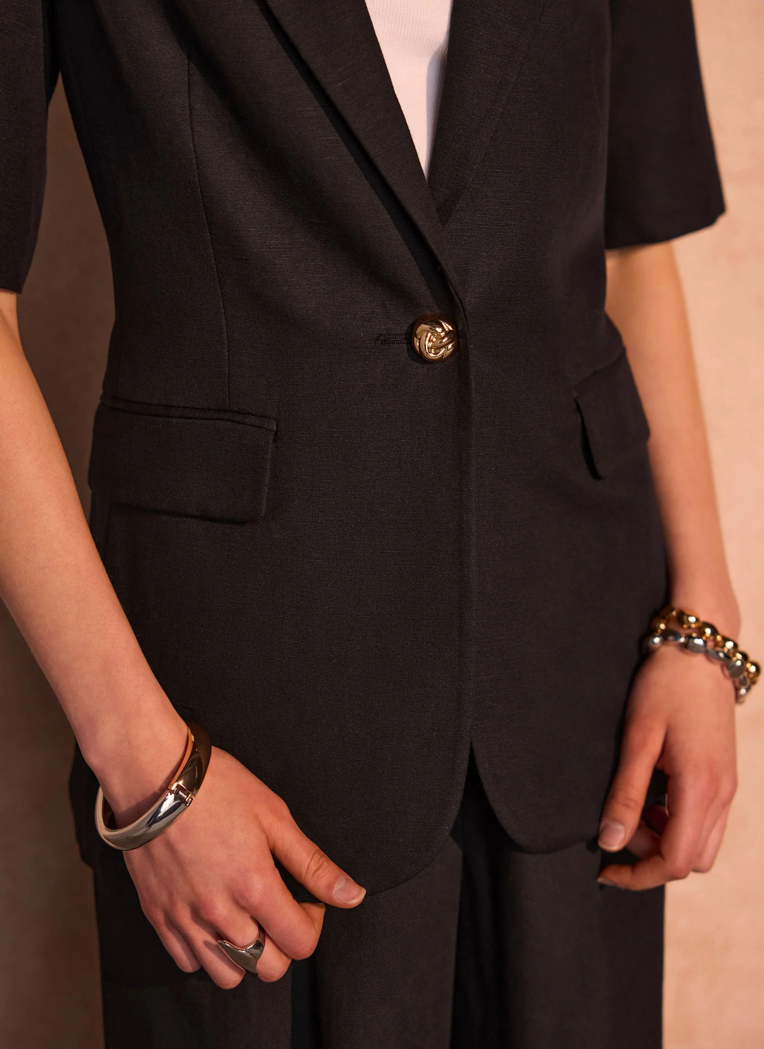 890-black-linen-blend-short-sleeve-blazer-4.webp Black Linen Blend Short Sleeve Blazer