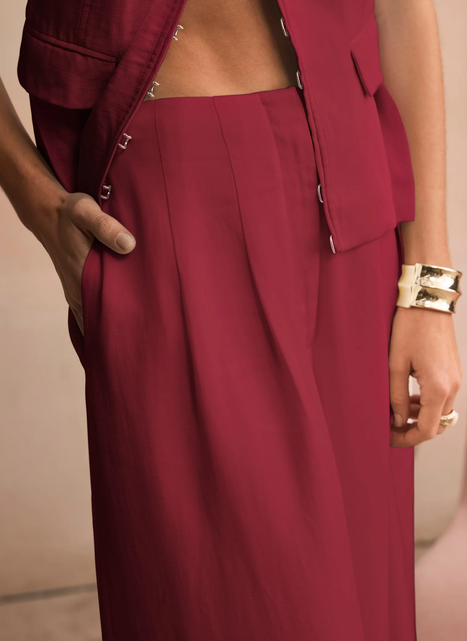 8900-burgundy-darted-wide-leg-trousers-4.webp Burgundy Darted Wide Leg Trousers