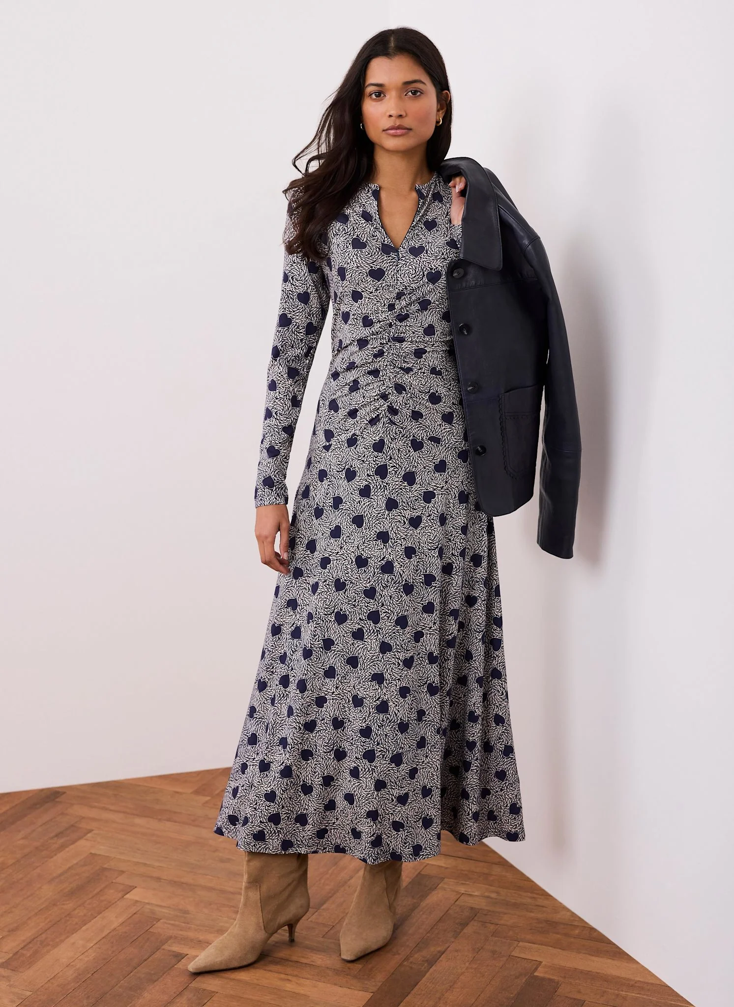 9004-navy-heart-print-zip-front-midi-dress-5.webp Navy Heart Print Zip Front Midi Dress