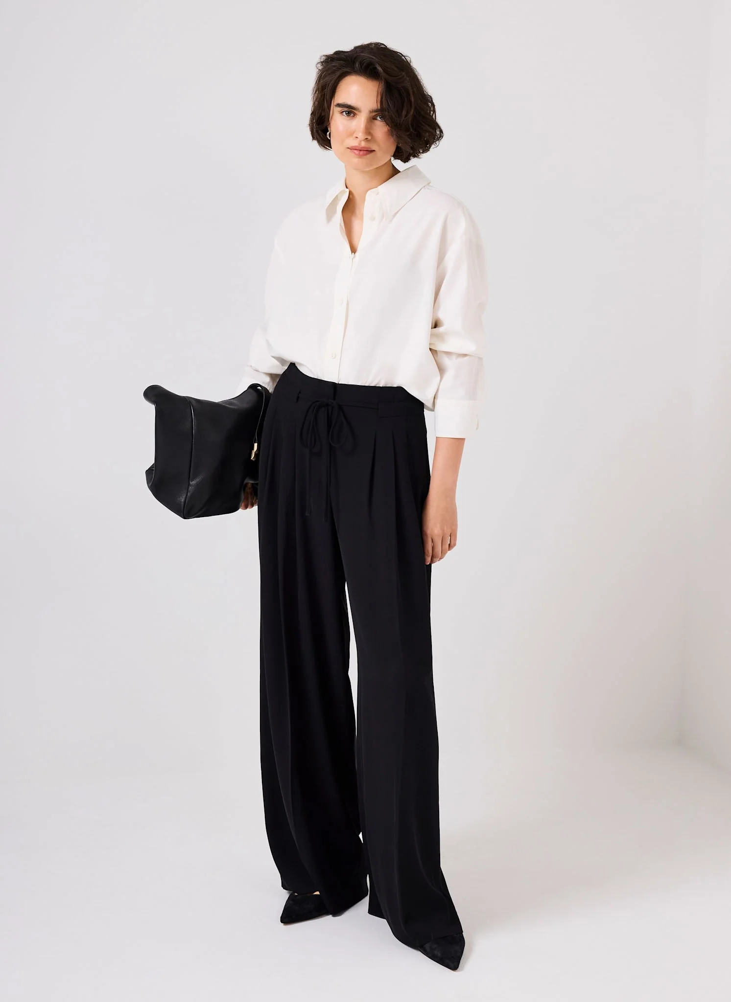 9906-black-tie-waist-pleated-wide-trousers-4.webp Black Tie Waist Pleated Wide Trousers